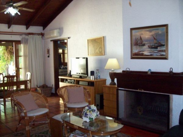 Casa en alquiler y venta en zona de Playa Mansa, excelente estado!